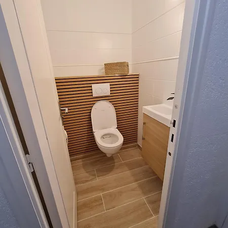 Prázdninový dům Avec Piscine - 400 M *